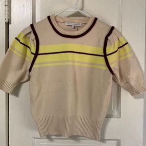 Short sleeve sweater with preppy piping